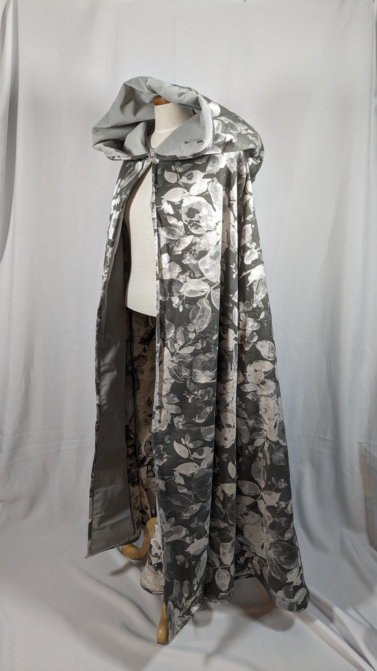 Cloak Silver Floral