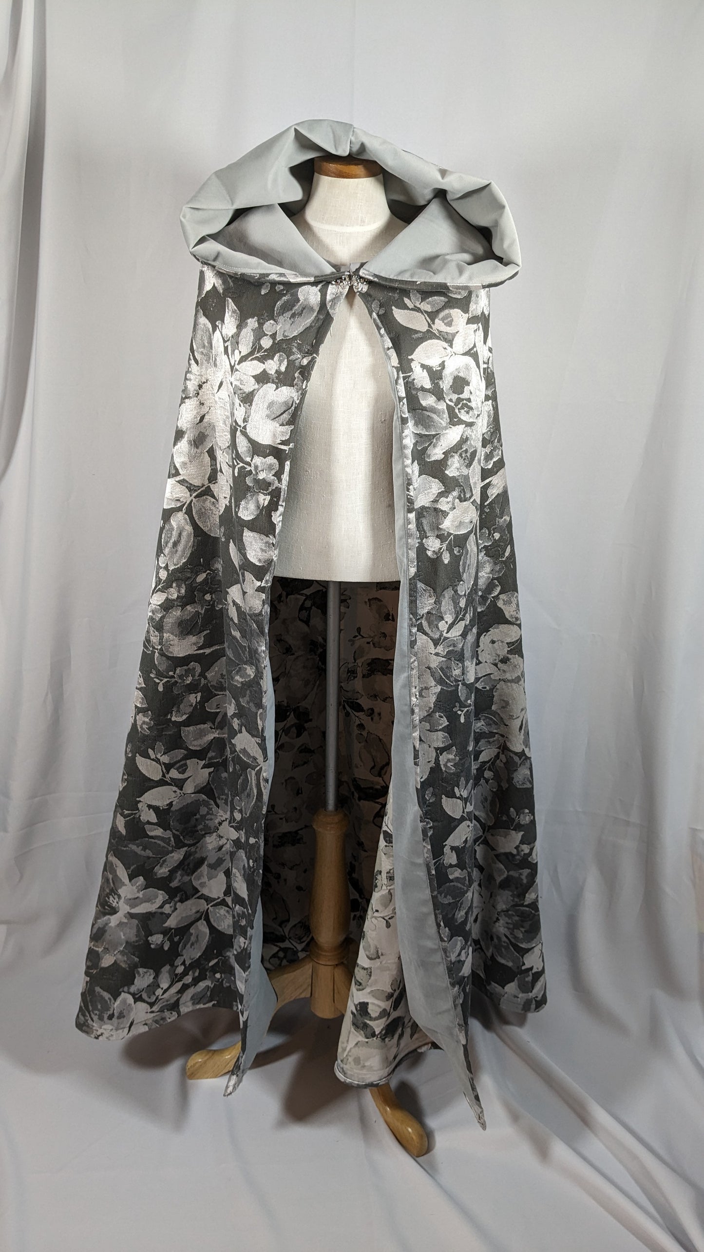 Cloak Silver Floral